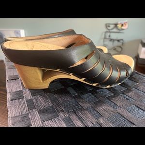 Dansko leather slides with cut-out heel. size 41